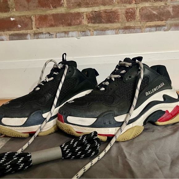Balenciaga Triple S Sneaker - Picture 3 of 7